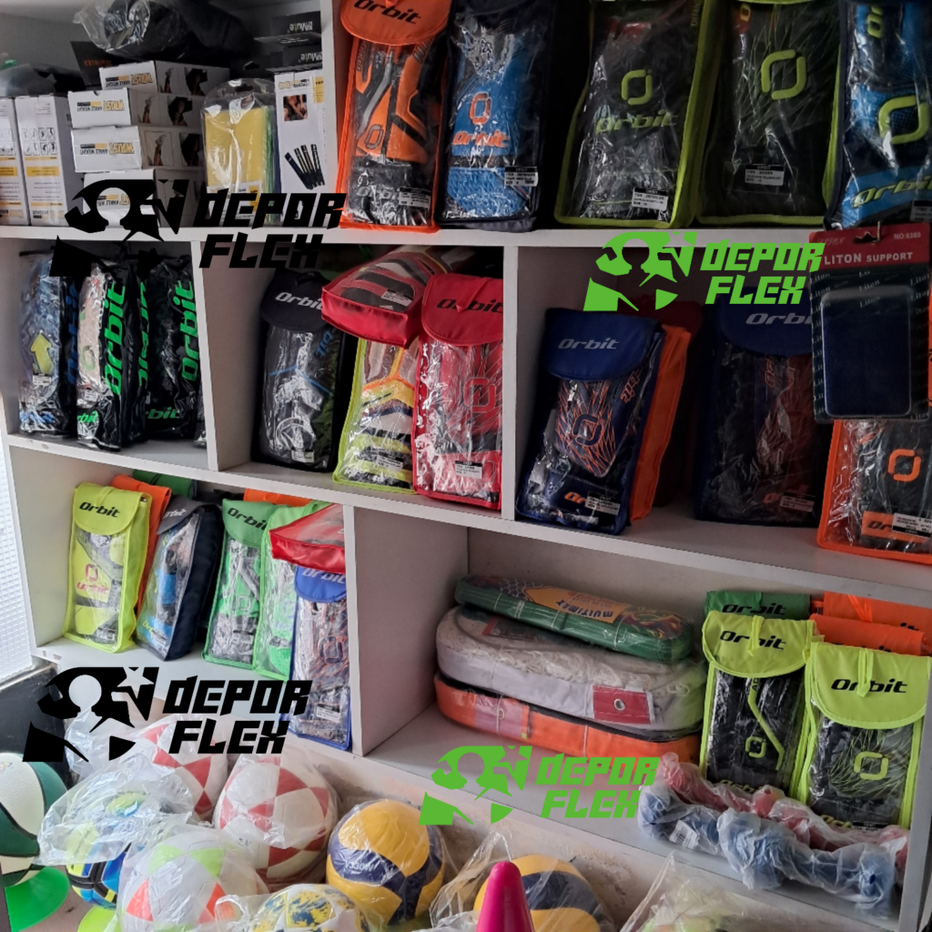 Tienda deportiva, mostrador de guantes de arquero, pelotas de futbo, voley y otros articulos deportivos.