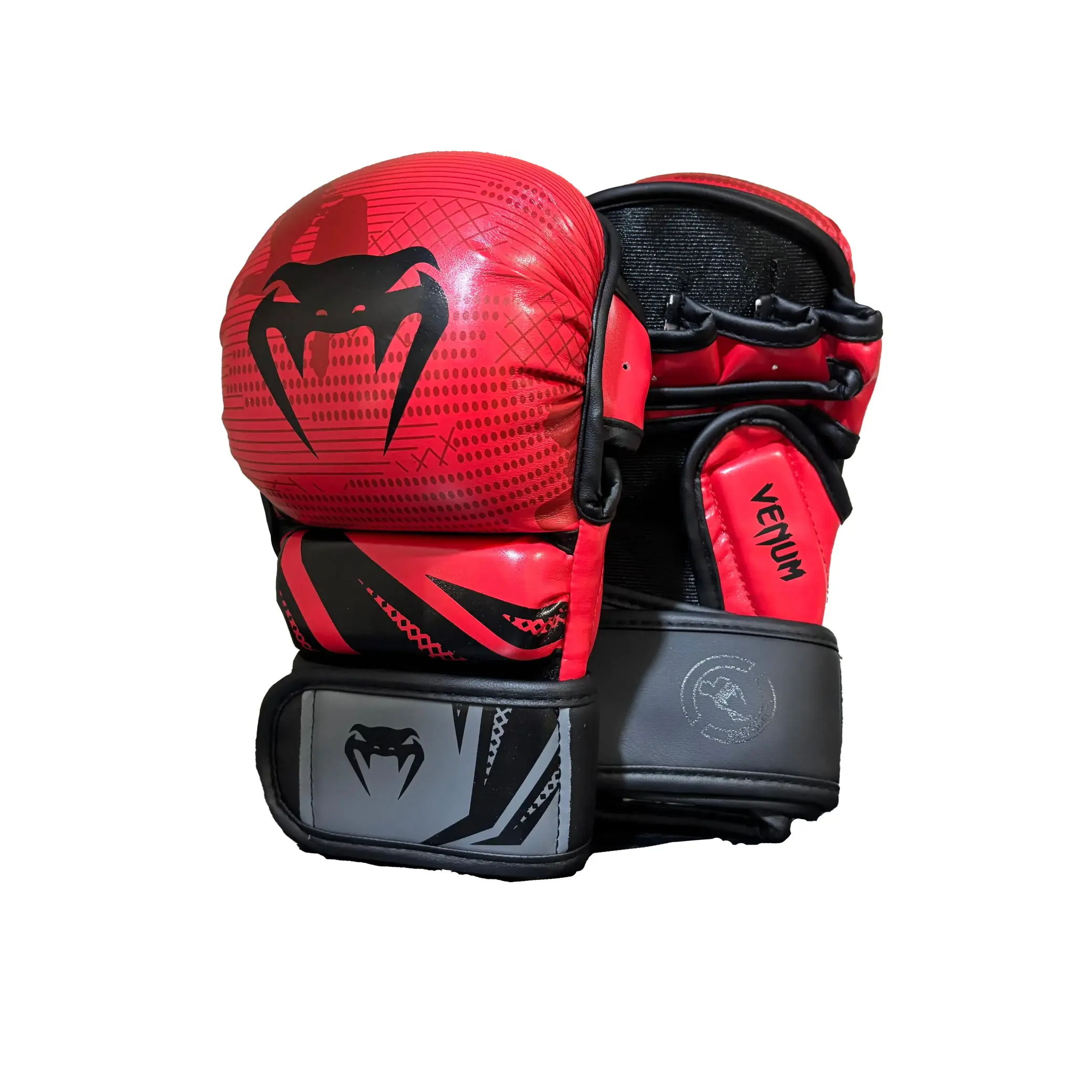 Guantes de mma venum color rojo de sparring con relleno amateur